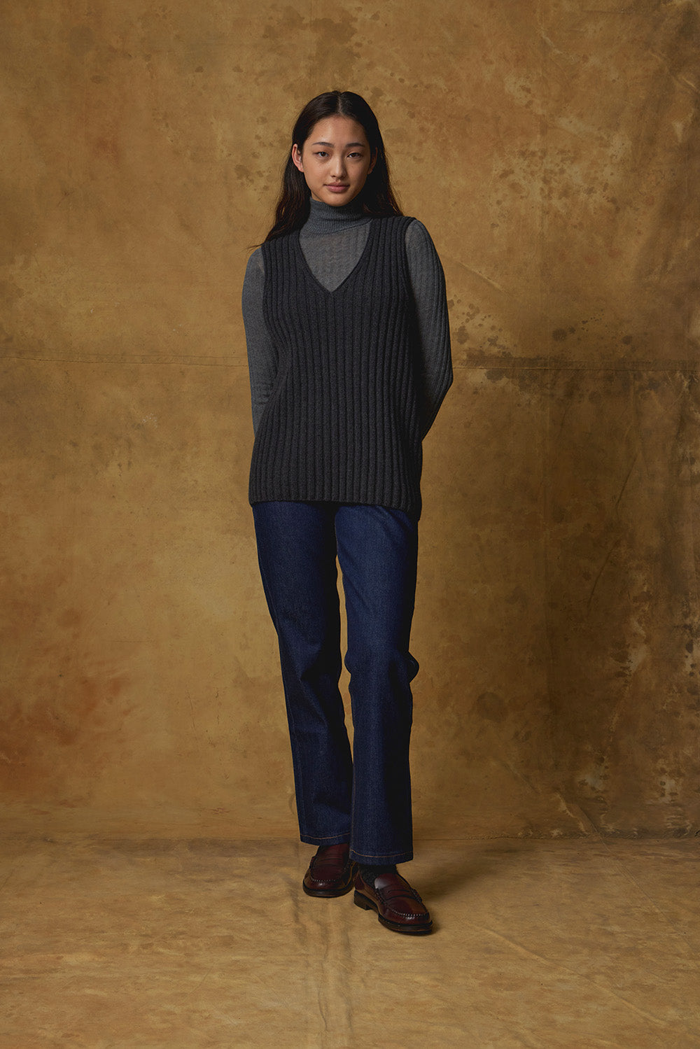 Standard Issue Cashmere Rib Vest in Carbon Grey